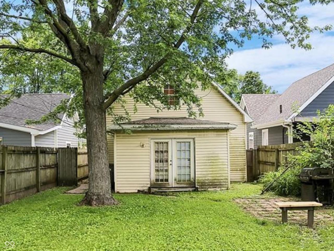 1330 E Naomi St - Photo 4 of 4