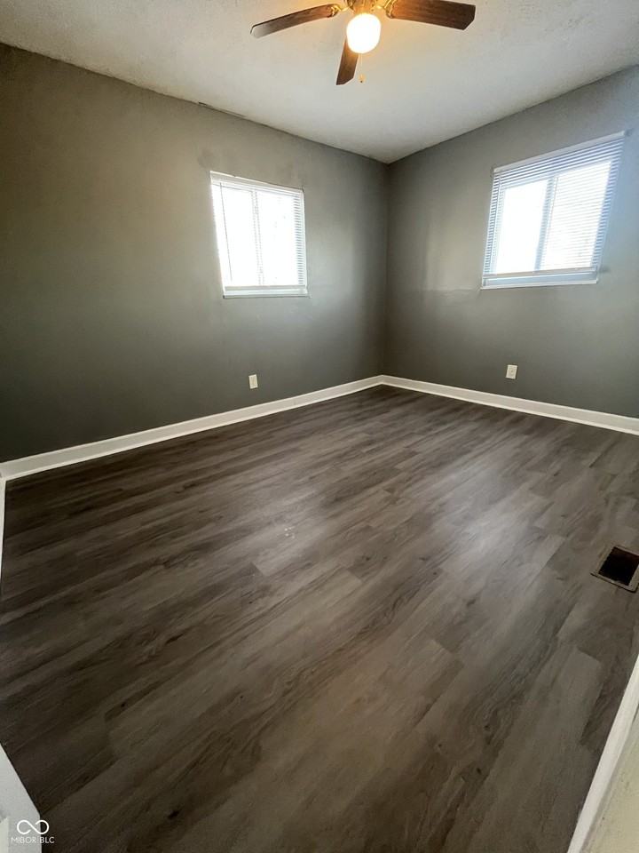 4622 E 30th St - Photo 5 of 16