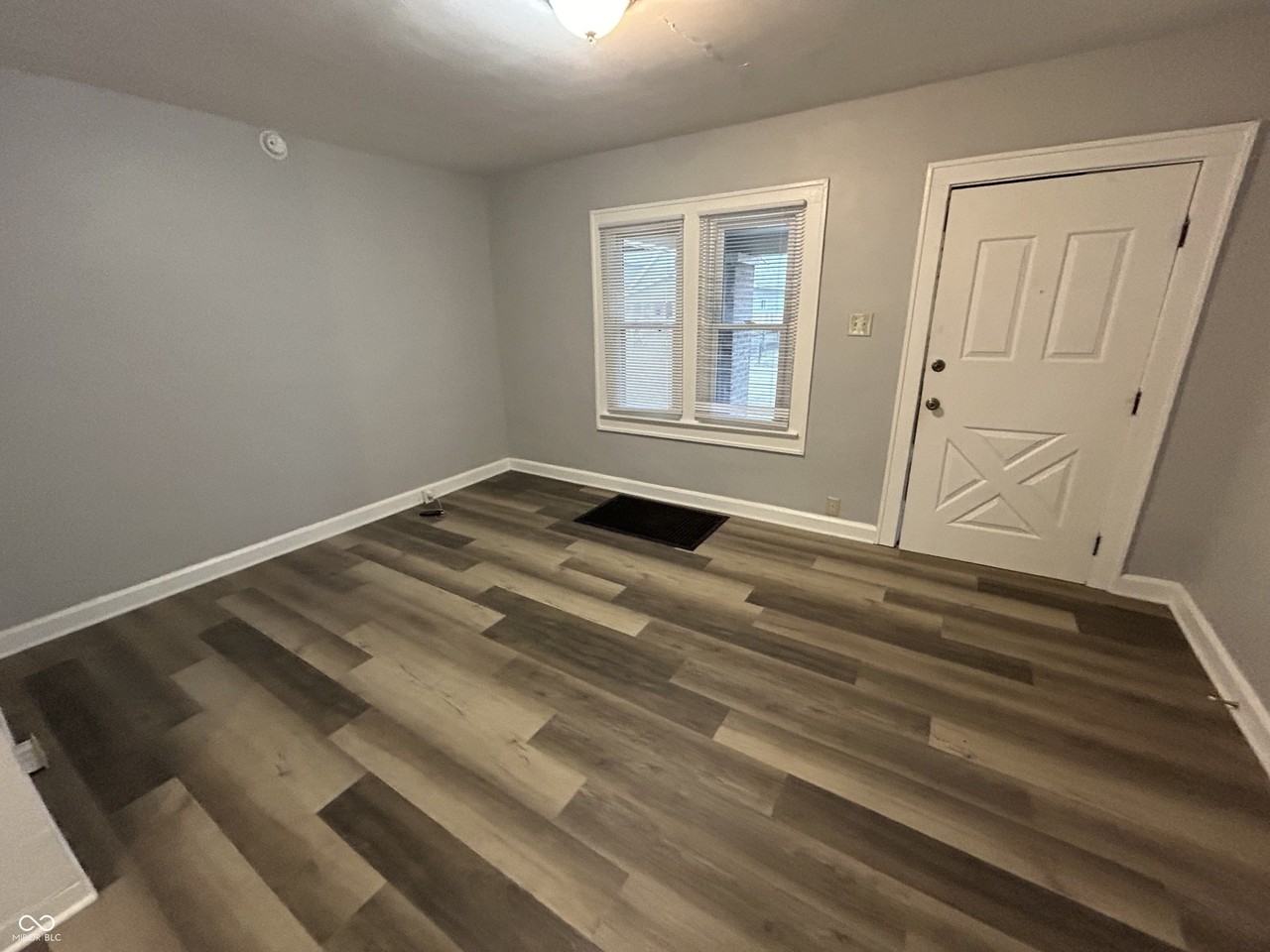 1839 N Dexter St - Photo 3 of 20