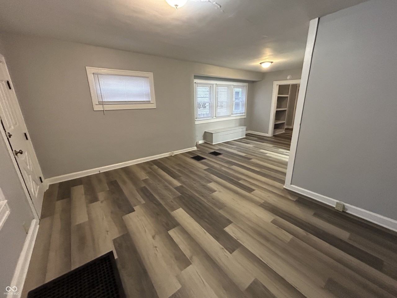 1839 N Dexter St - Photo 4 of 20