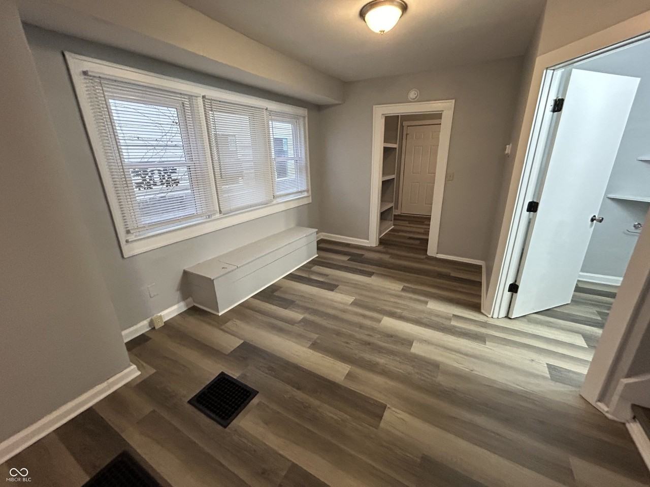 1839 N Dexter St - Photo 5 of 20