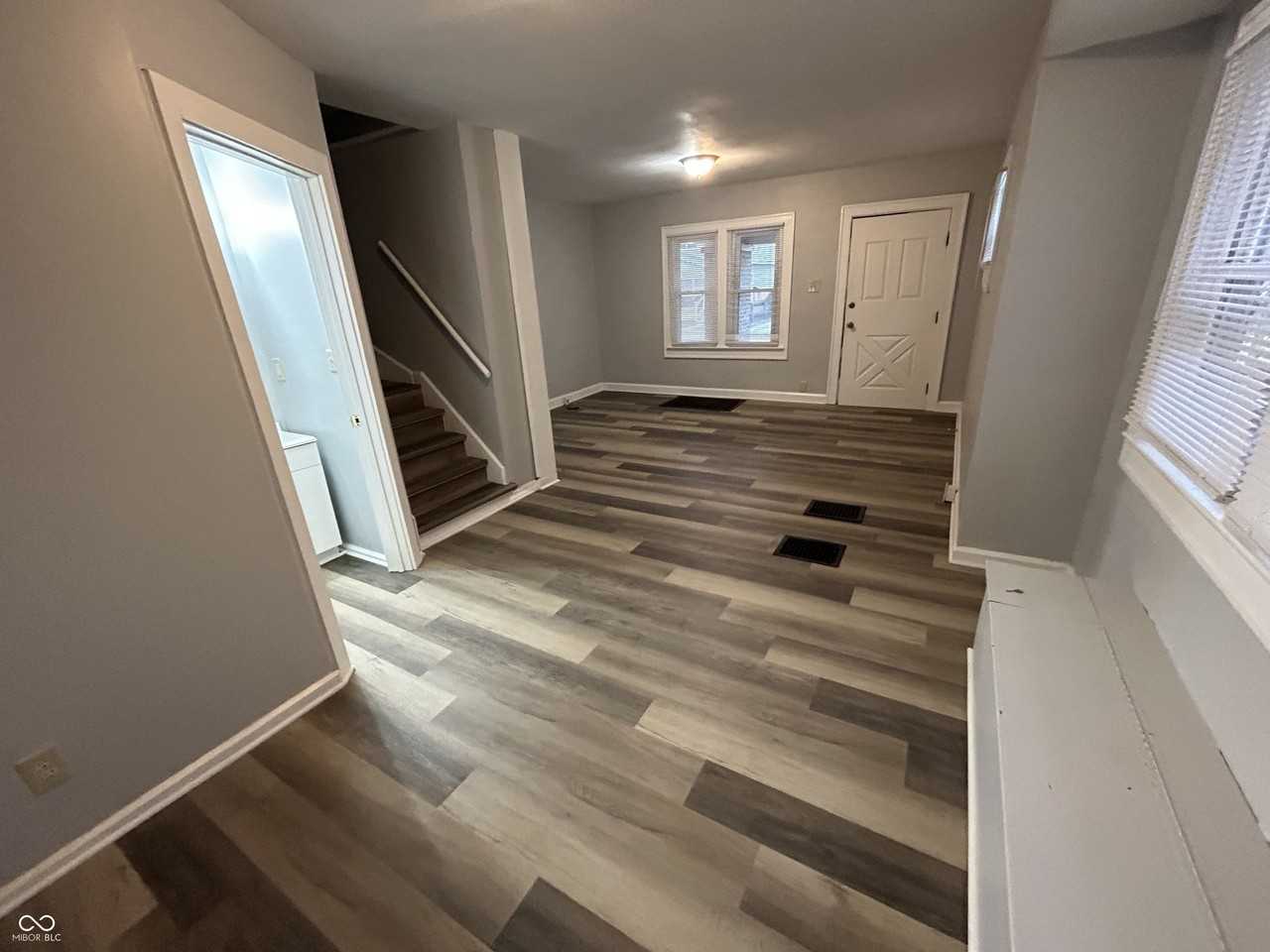 1839 N Dexter St - Photo 6 of 20