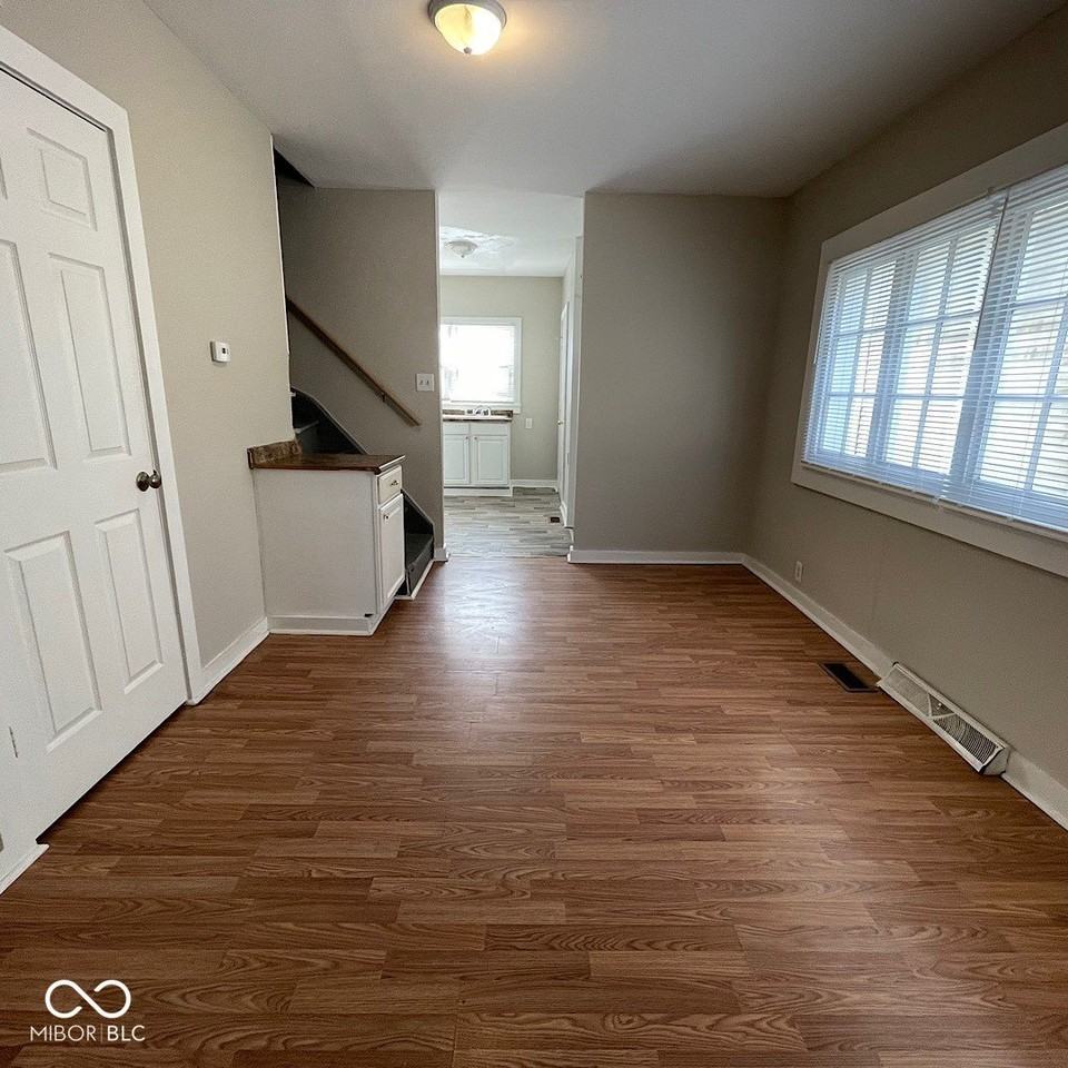 2009 Westview Dr - Photo 4 of 13