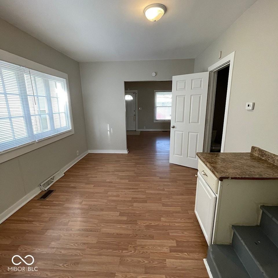 2009 Westview Dr - Photo 6 of 13