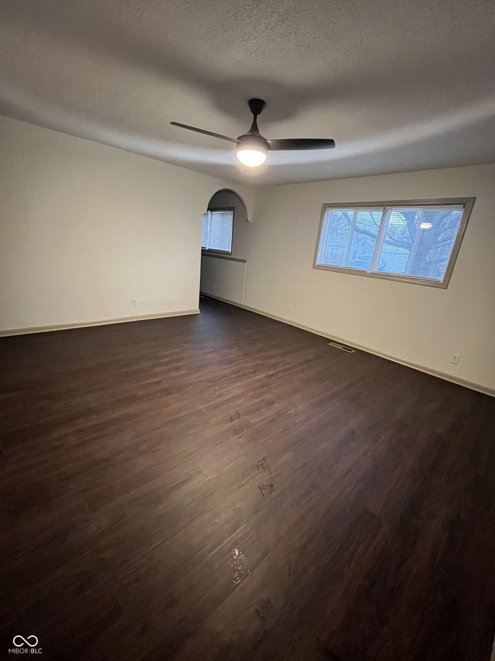 3597 N Lynhurst Dr - Photo 2 of 11