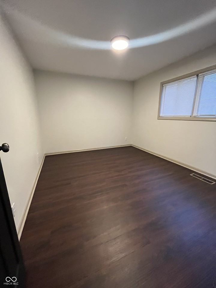 3597 N Lynhurst Dr - Photo 3 of 11