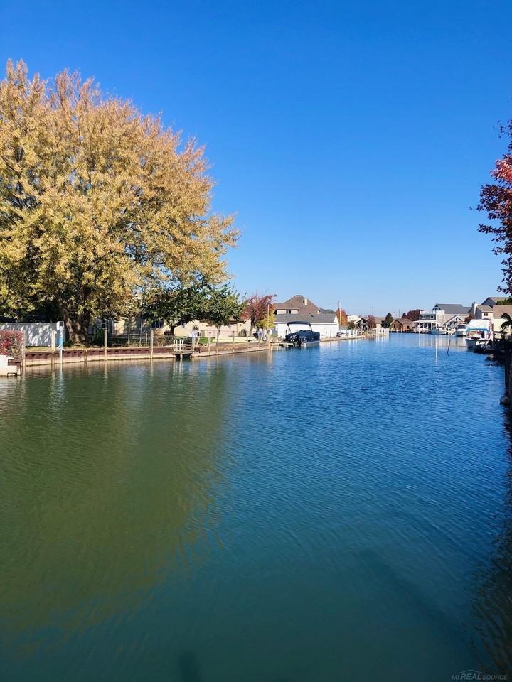 38215 Circle Dr - Photo 4 of 50