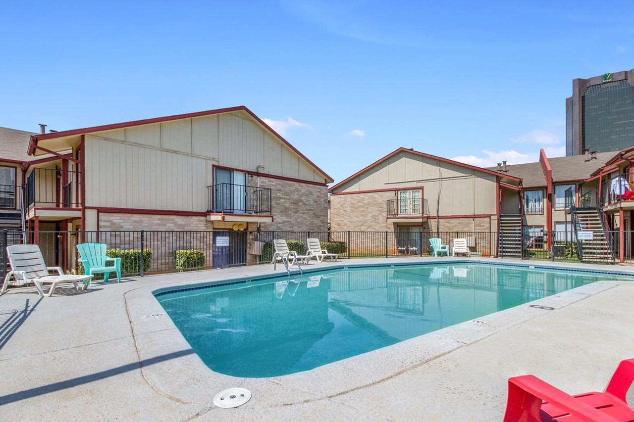 Belle Isle Terrace - Photo 2 of 50