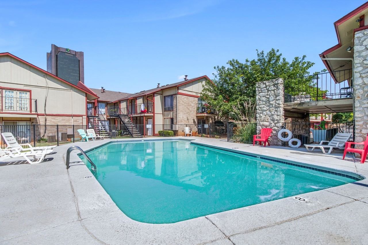 Belle Isle Terrace - Photo 5 of 50