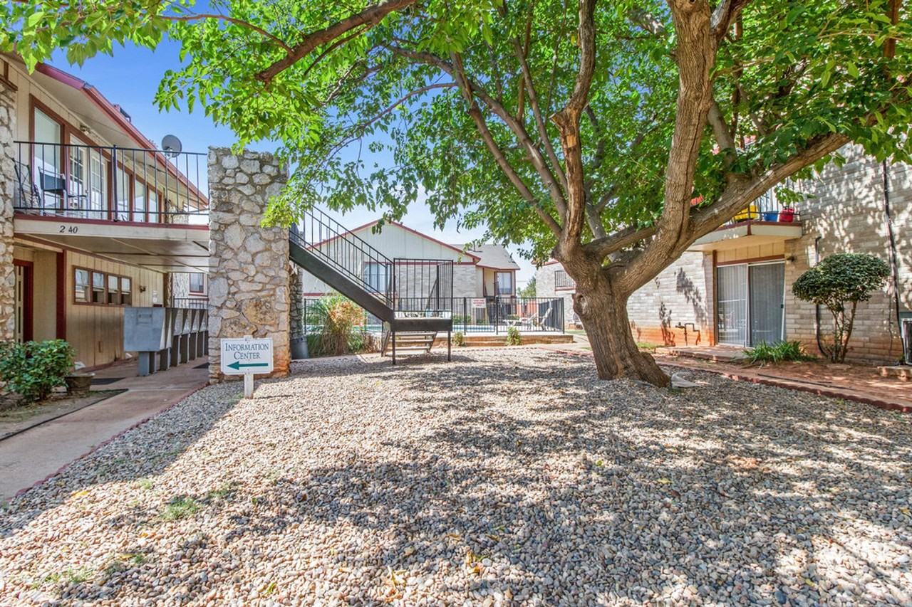 Belle Isle Terrace - Photo 6 of 50