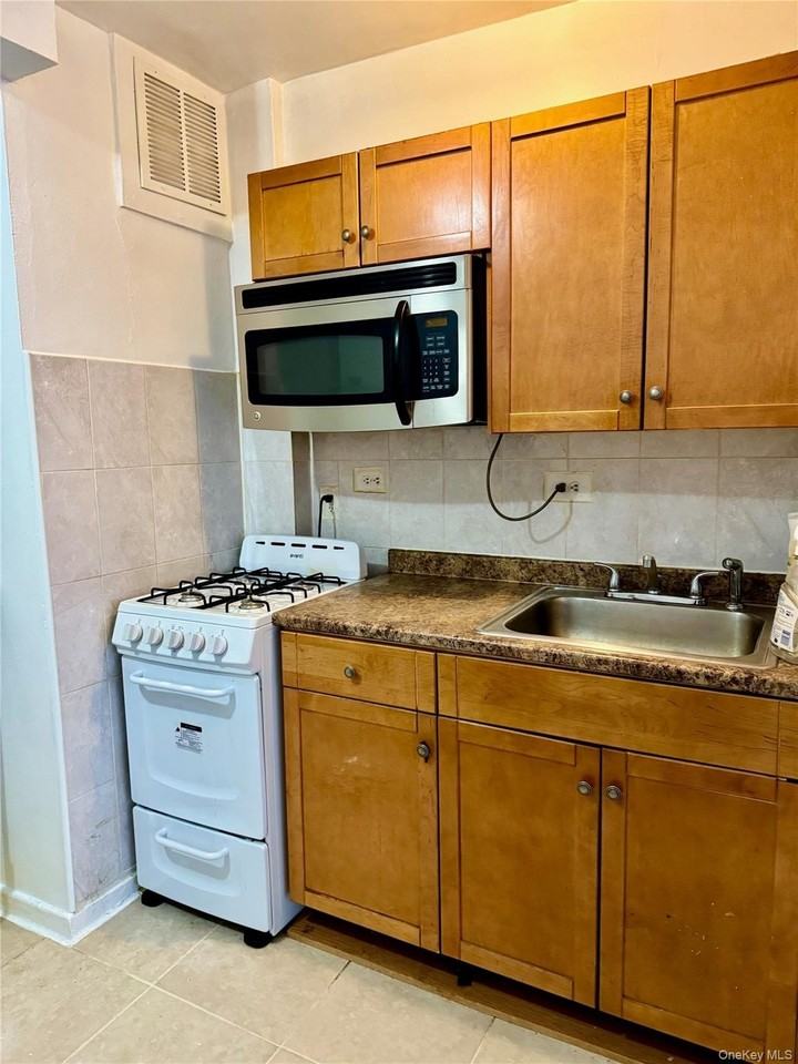 144-46 38Ave #2F - Photo 5 of 8