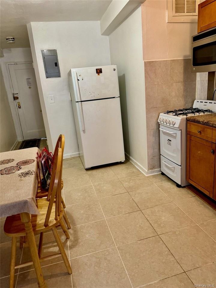 144-46 38Ave #2F - Photo 6 of 8