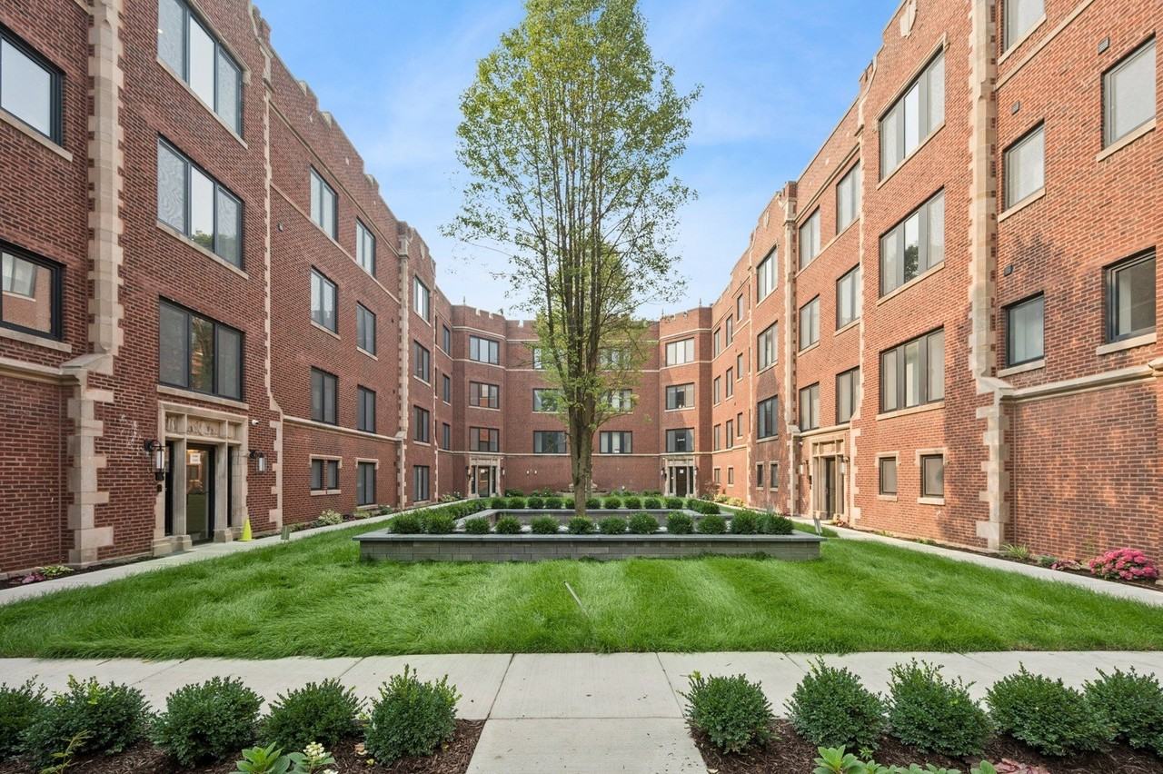 1333 W Estes Ave Apt 1a - Photo 2 of 18