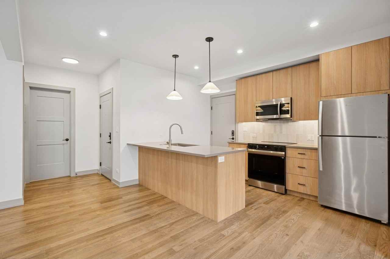 1333 W Estes Ave Apt 1a - Photo 6 of 18