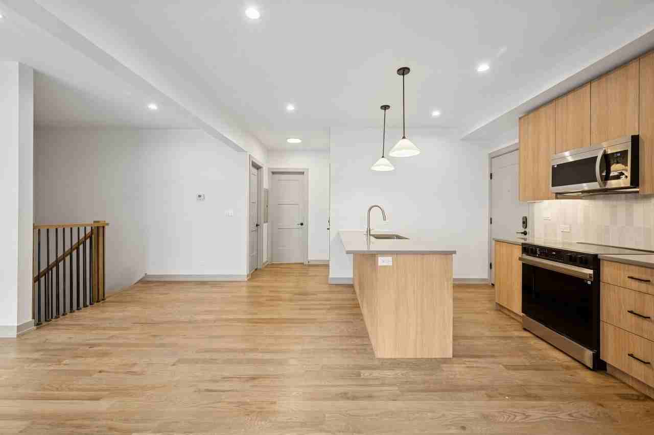 1333 W Estes Ave Apt 1a - Photo 7 of 18