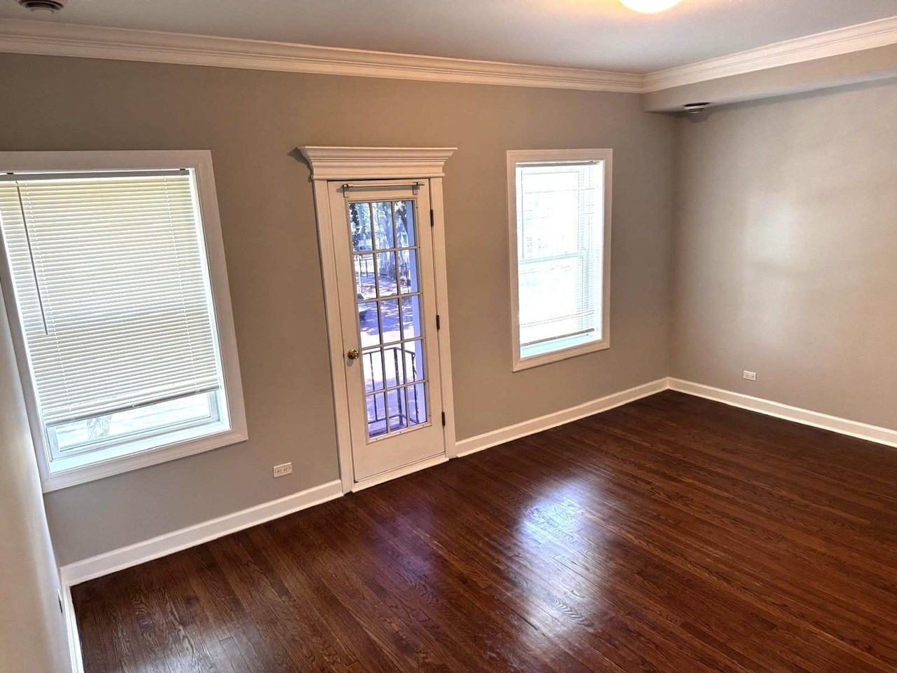 2155 N Kenneth Ave Apt 2 - Photo 4 of 10