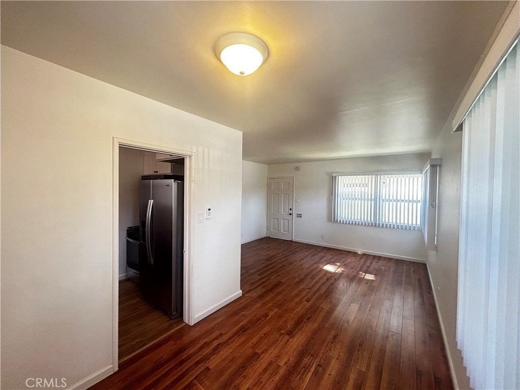 1015 Thompson Ave - Photo 4 of 18