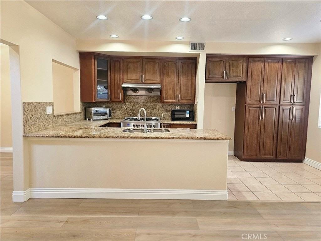 2074 Lake Shore Dr - Photo 5 of 22