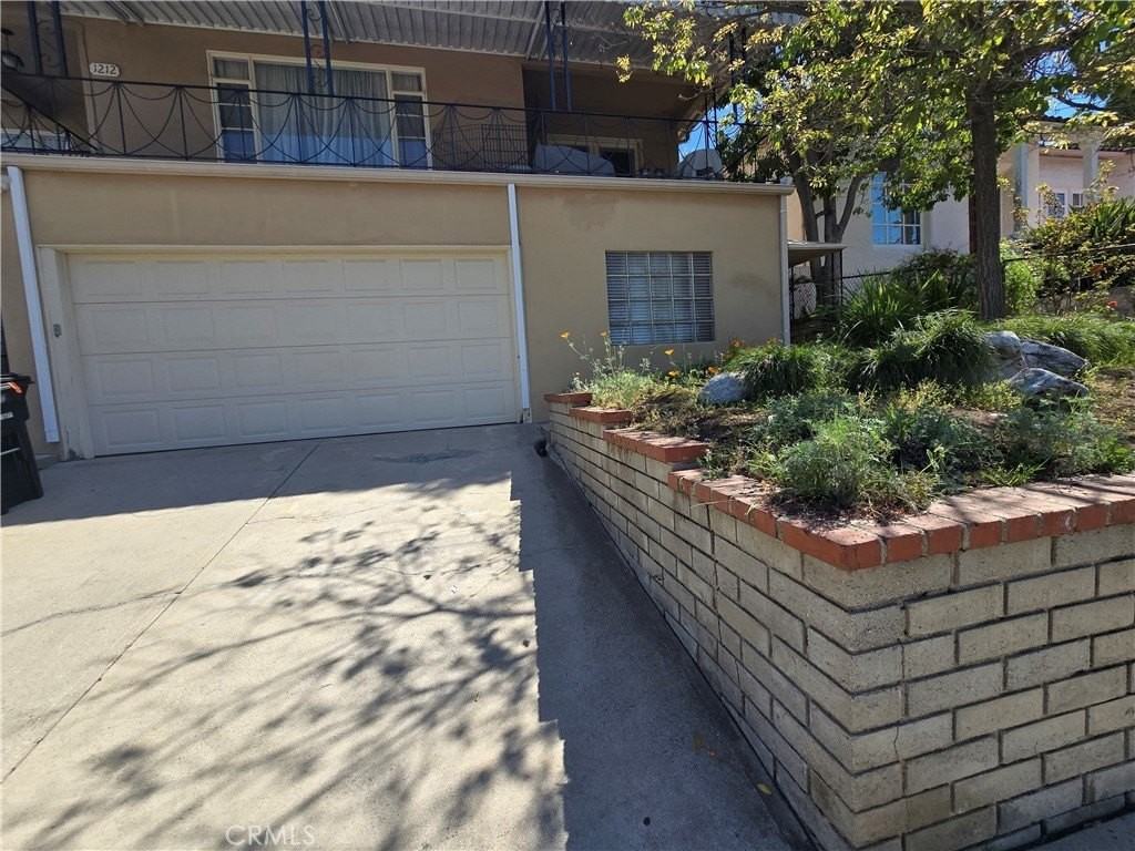 1210 Tyler St #1-2 - Photo 4 of 25