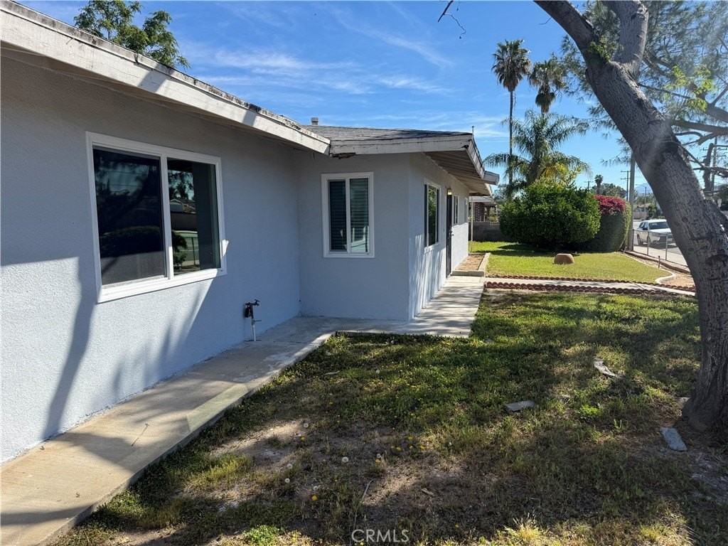 24280 Cottonwood Ave - Photo 2 of 18