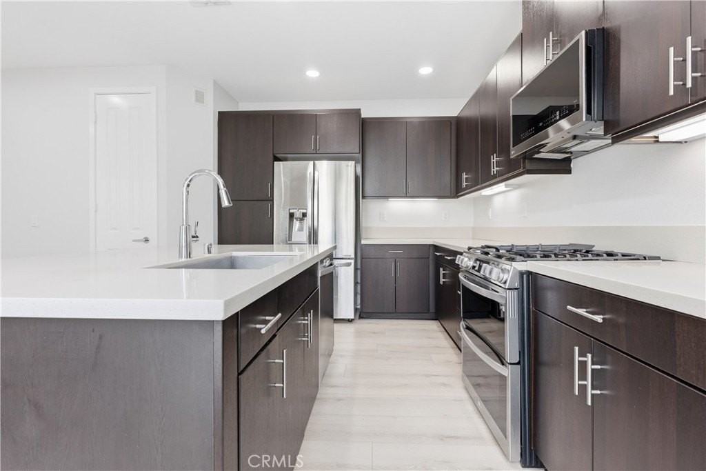 32 Gallo St - Photo 4 of 50