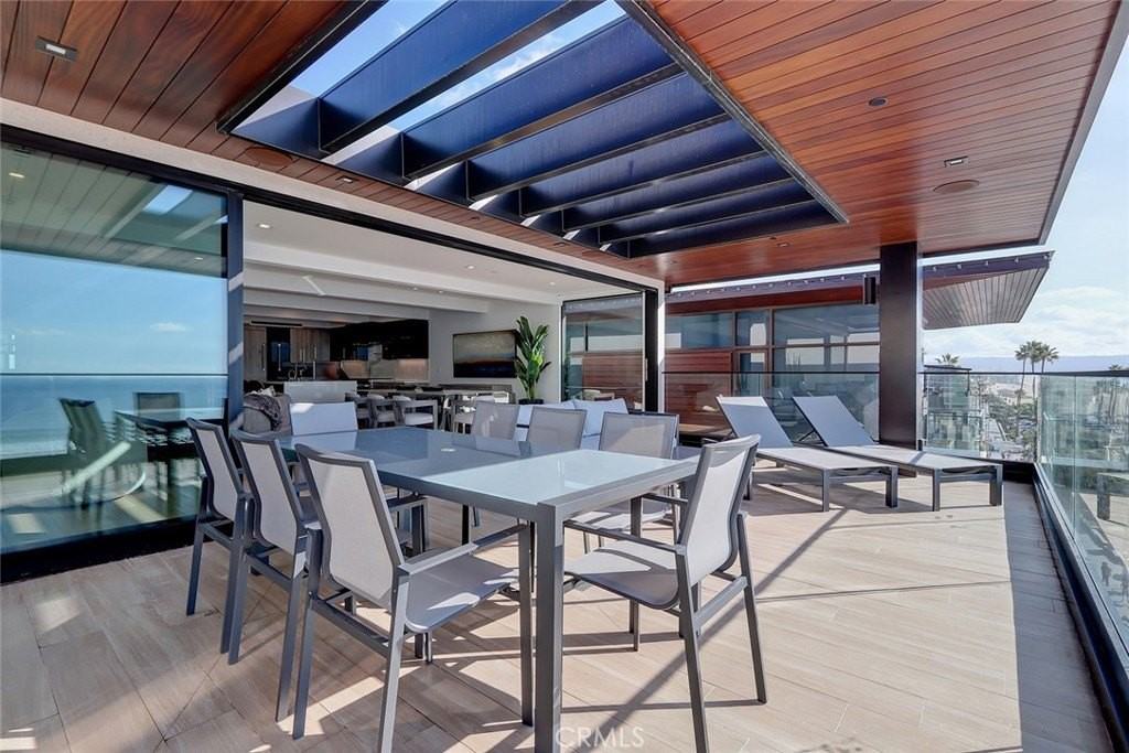 1208 The Strand #C - Photo 2 of 35