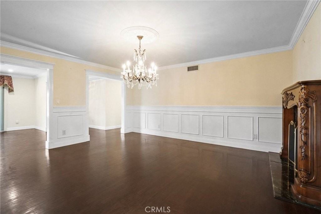 12281 Woodley Ave - Photo 7 of 49