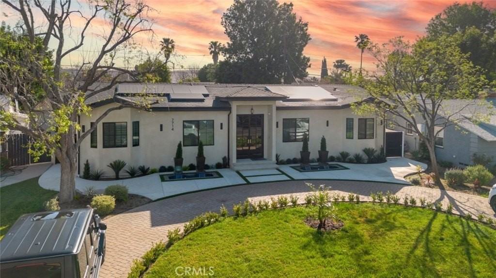 7714 Lasaine Ave - Photo 4 of 50