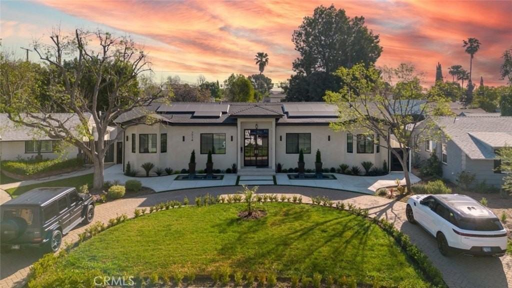 7714 Lasaine Ave - Photo 5 of 50