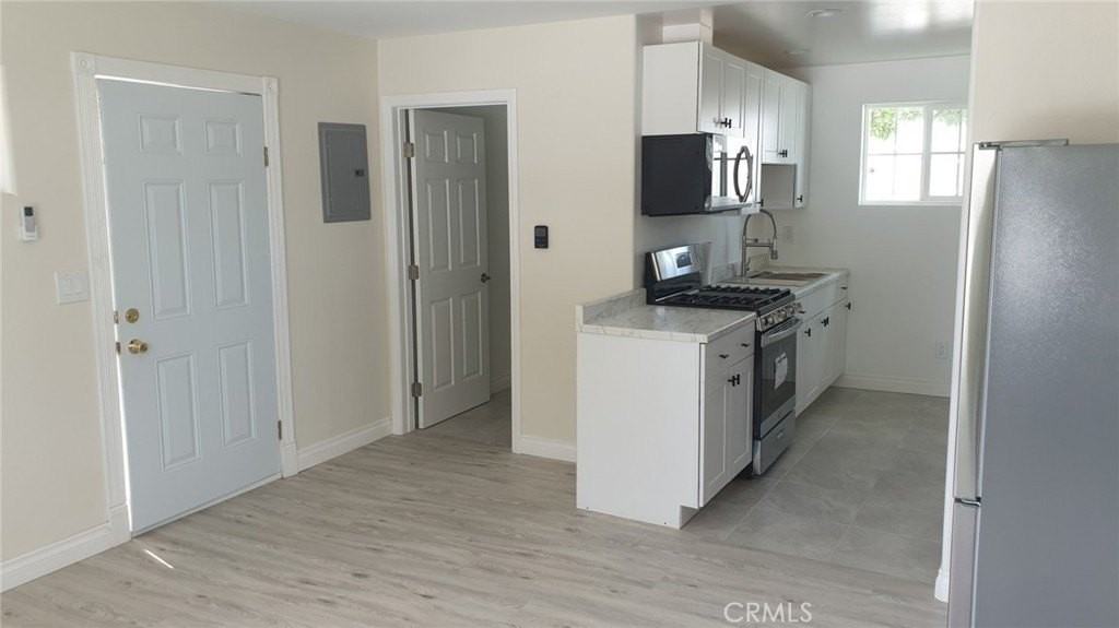 9957 Delco Ave - Photo 5 of 14