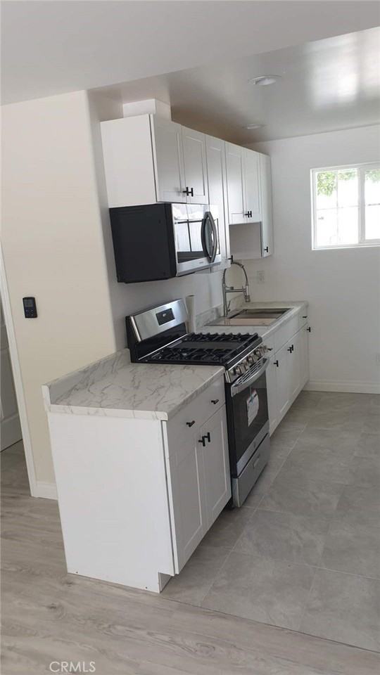 9957 Delco Ave - Photo 6 of 14