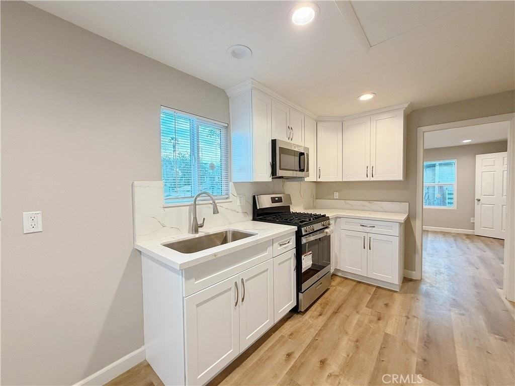 516 E D St #B - Photo 3 of 10