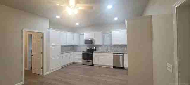 900 N Garfield Ave Unit 1/2 - Photo 2 of 13