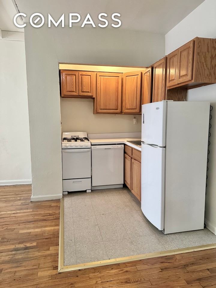 161 E 25th St #5D - Photo 3 of 5