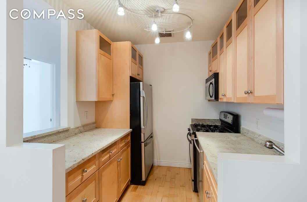 60 Tiffany Pl #1A - Photo 3 of 10