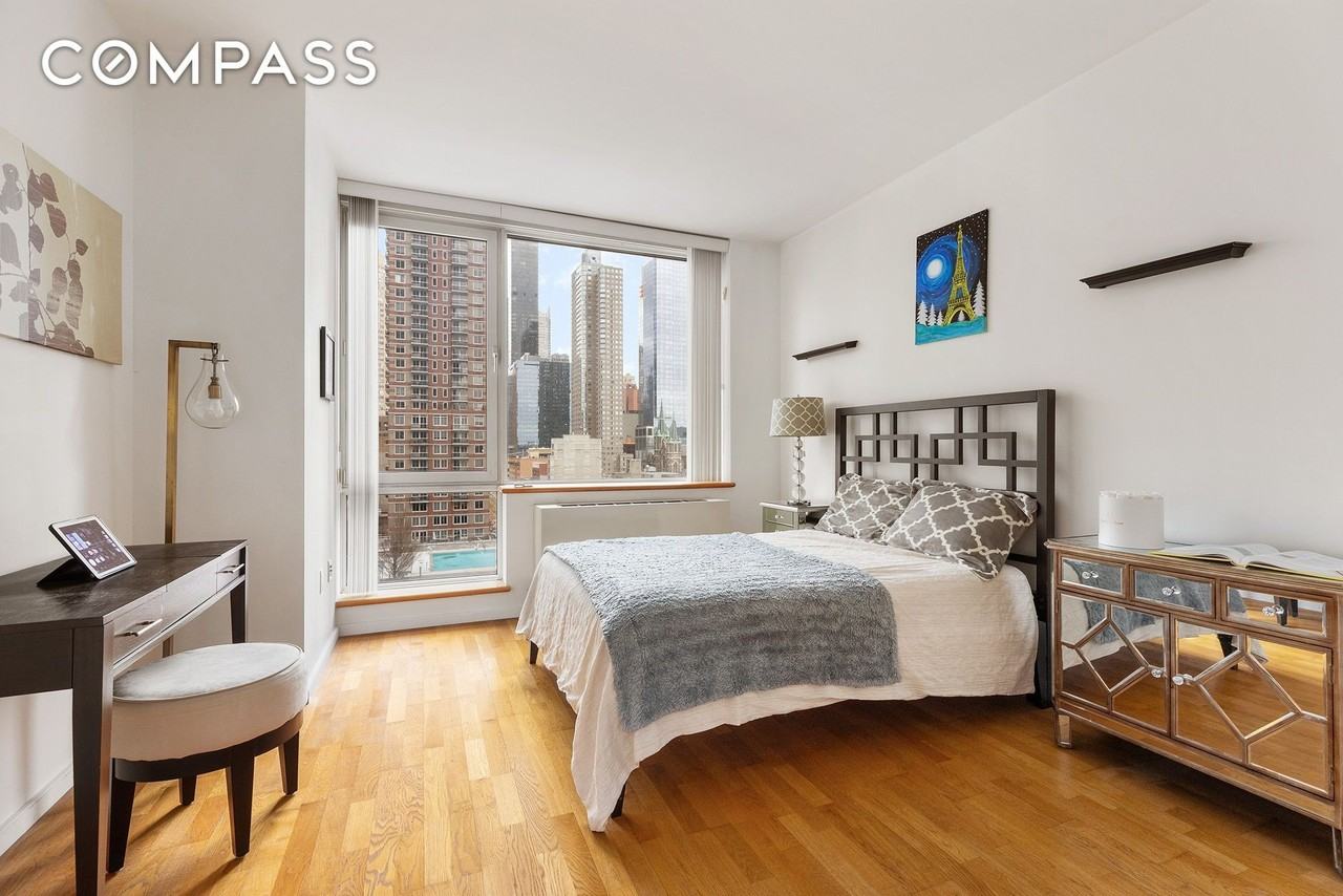 635 W 42nd St #7F - Photo 4 of 7