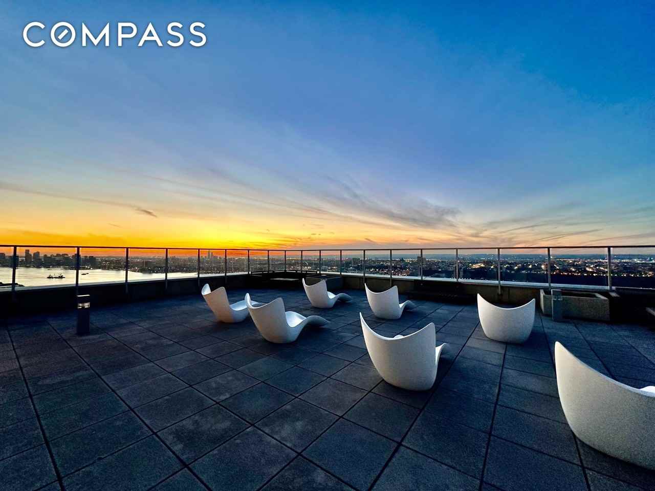 635 W 42nd St #7F - Photo 6 of 7