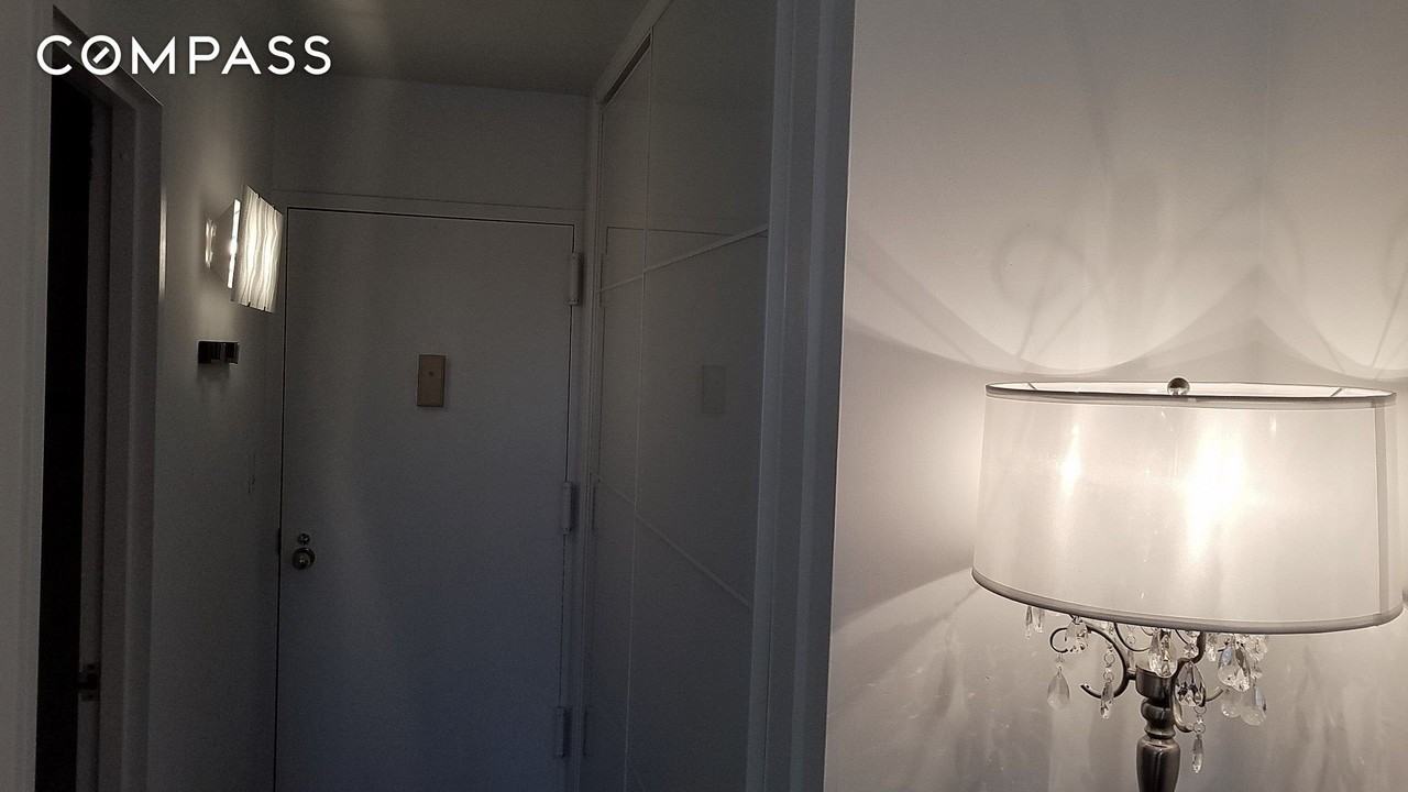 2540 Shore Blvd #21P - Photo 6 of 21