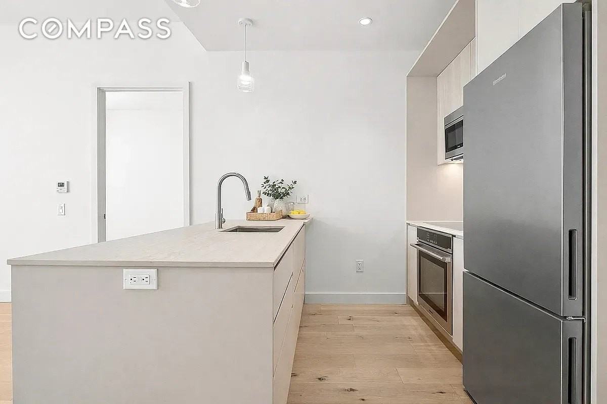 130 2nd St #3B - Photo 3 of 19