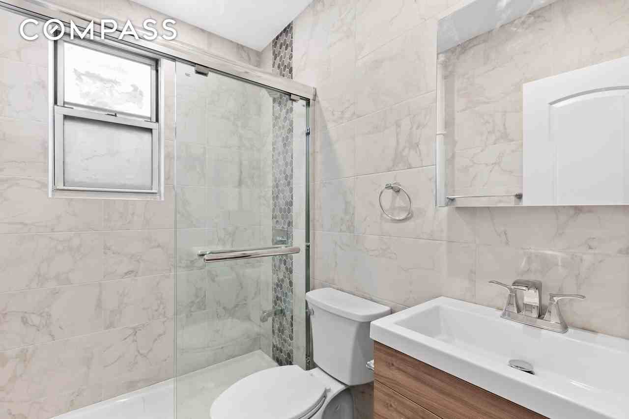 4515 41st St #3R - Photo 3 of 6