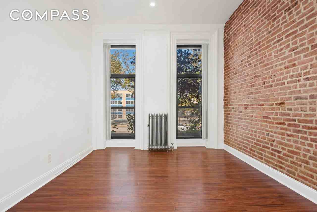 654 Lafayette Ave - Photo 4 of 13