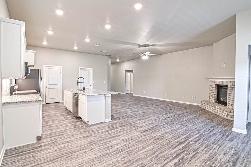 2714 Southwest St - Photo 4 of 37