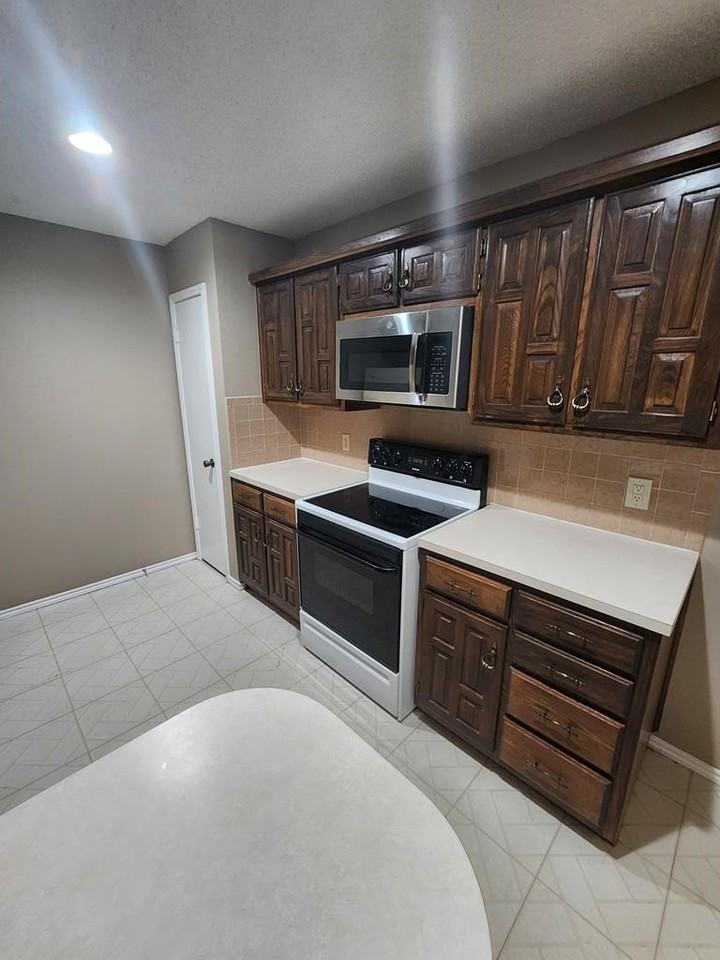 4705 Dentcrest Dr Apt A - Photo 7 of 28