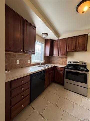 24210 Coolidge Hwy - Photo 5 of 15