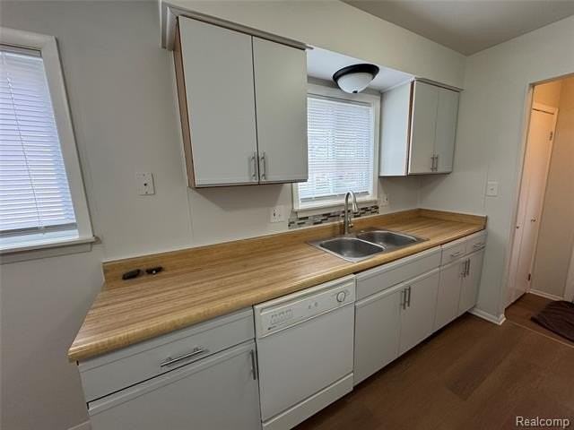 5722 Centralia St - Photo 7 of 15