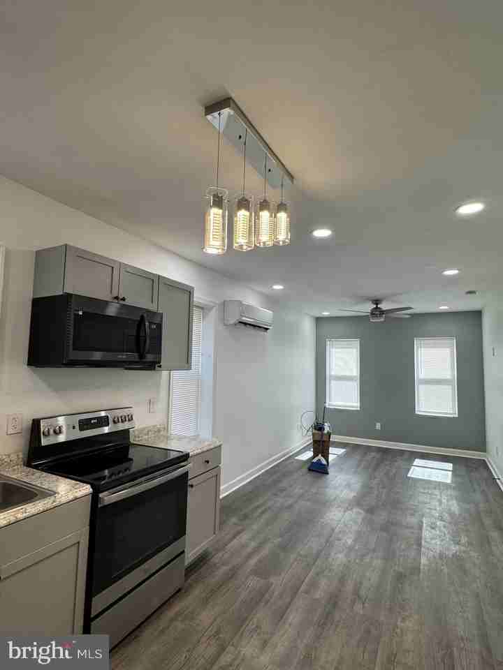 214 W 8th St Unit 1 - Photo 4 of 12