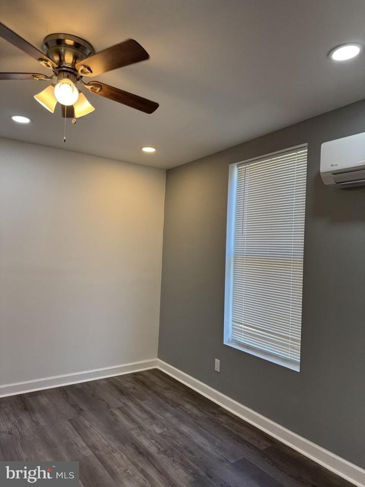 214 W 8th St Unit 1 - Photo 5 of 12