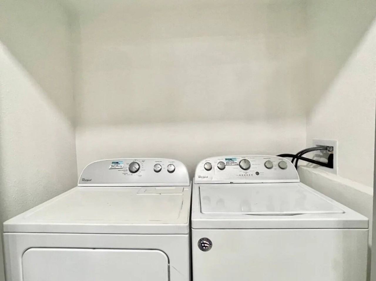 1221 Corbett Ln #1094190P - Photo 4 of 8