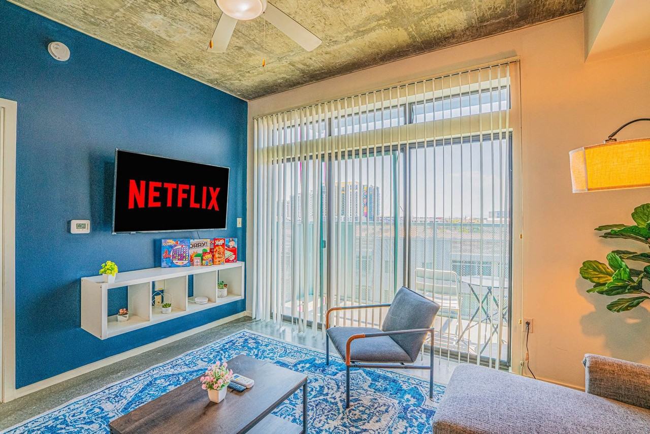 913 N 3rd St #1263035P - Photo 2 of 48