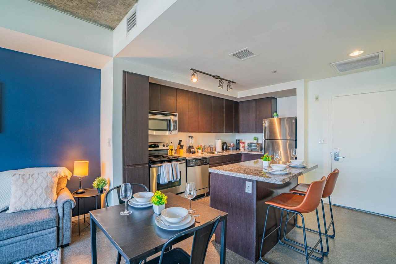 913 N 3rd St #1263035P - Photo 3 of 48